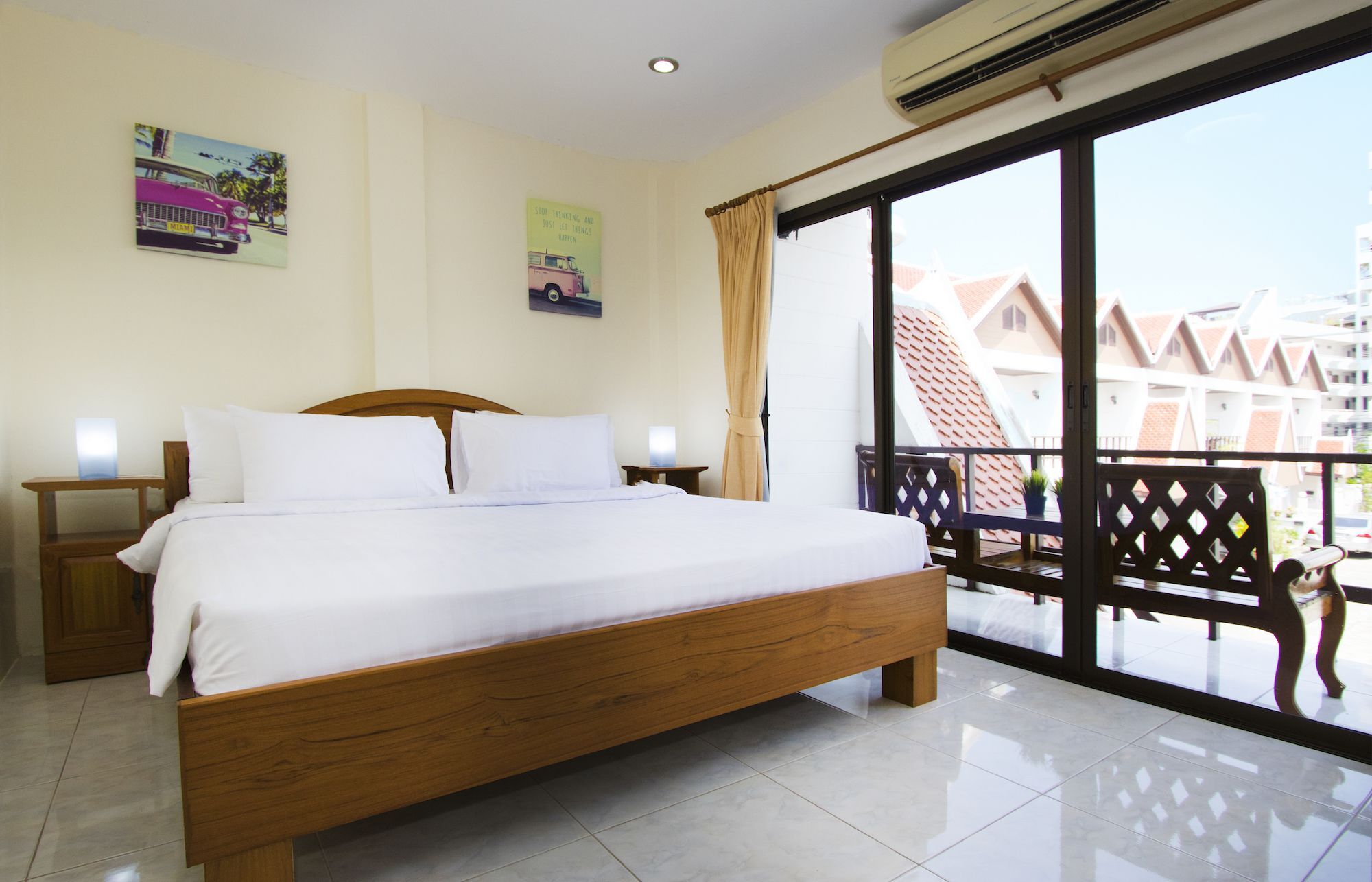 Corrib Village South Beach Pattaya Eksteriør bilde