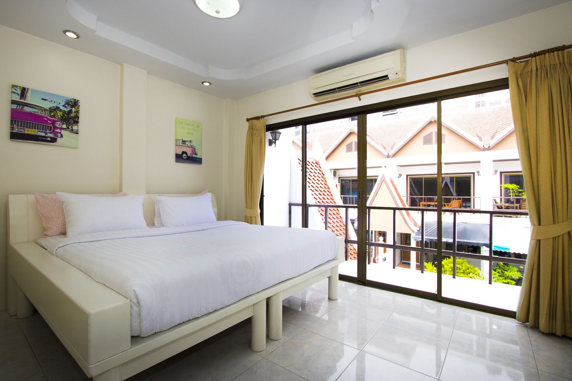 Corrib Village South Beach Pattaya Eksteriør bilde